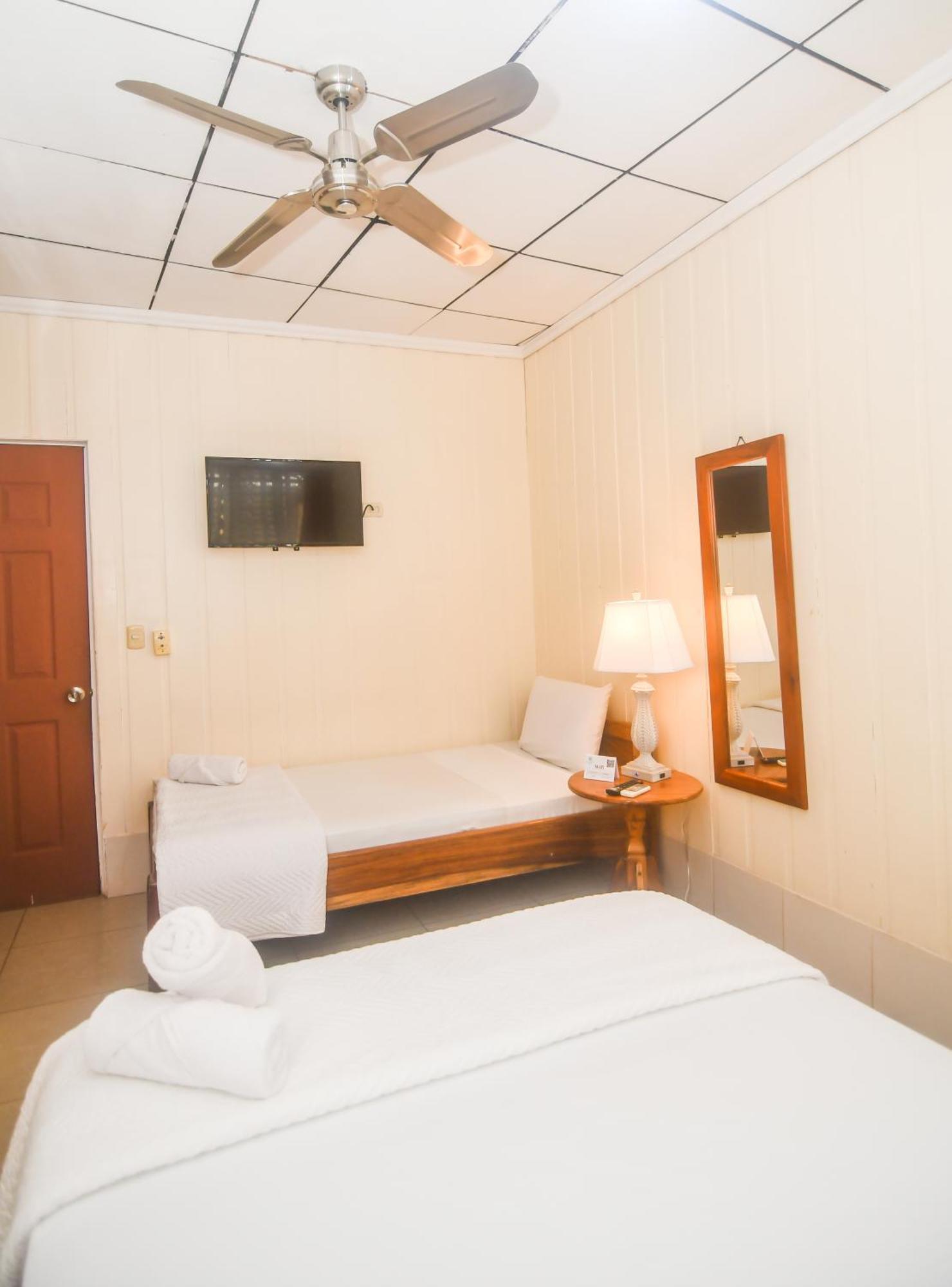 Hotel Aldea Chorotega 蓬塔雷纳斯 外观 照片
